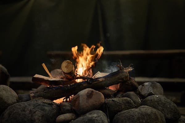 Secrets et techniques pour un feu de camp inoubliable